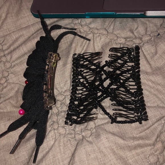 2 clips - Picture 2 of 2